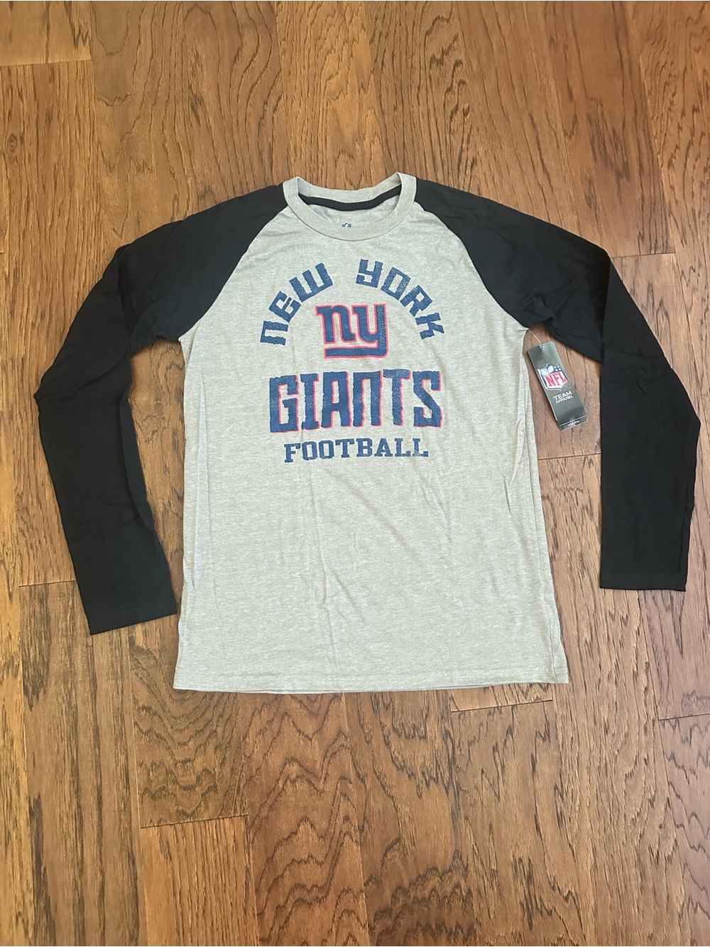 NWT NFL New York Giants Gray and Black Long Sleeve Raglan Tee youth XL